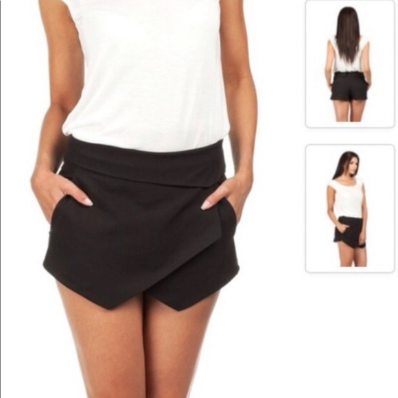 Zara Pants - 🔵ZARA SKORT W/POCKETS in BLACK ON POINT& CHIC